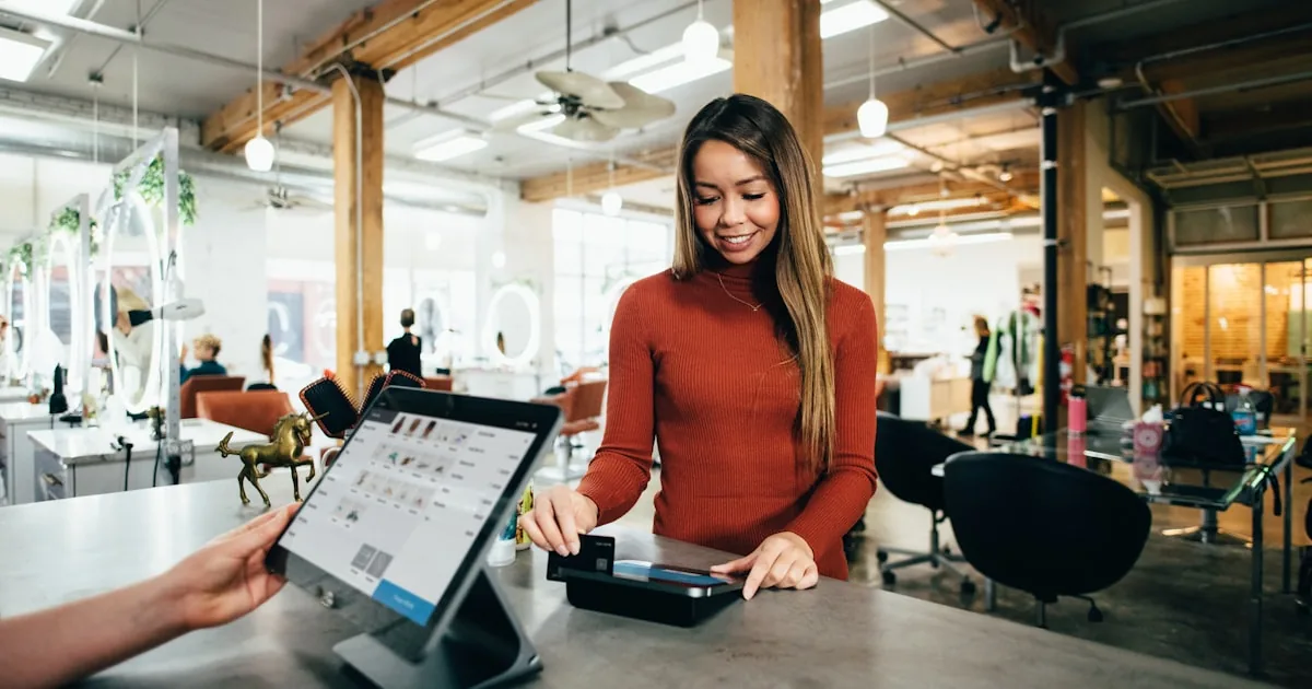 Store navigation and product cards connected by links, standing in for Shopify internal linking
